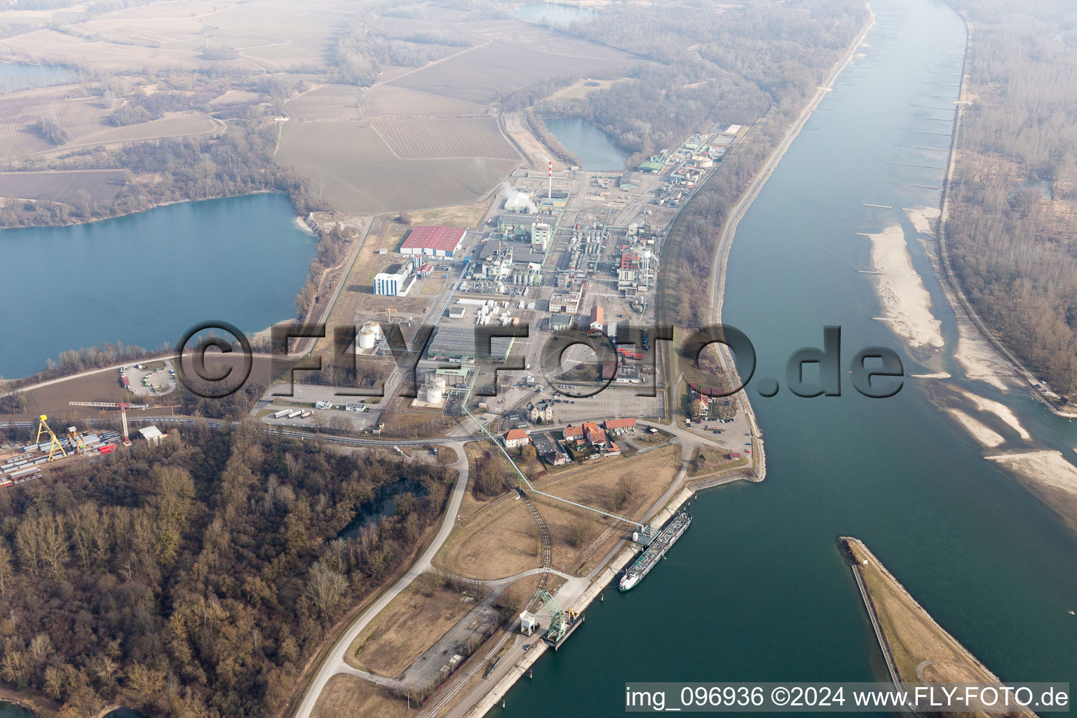 Lauterbourg dans le département Bas Rhin, France d'un drone