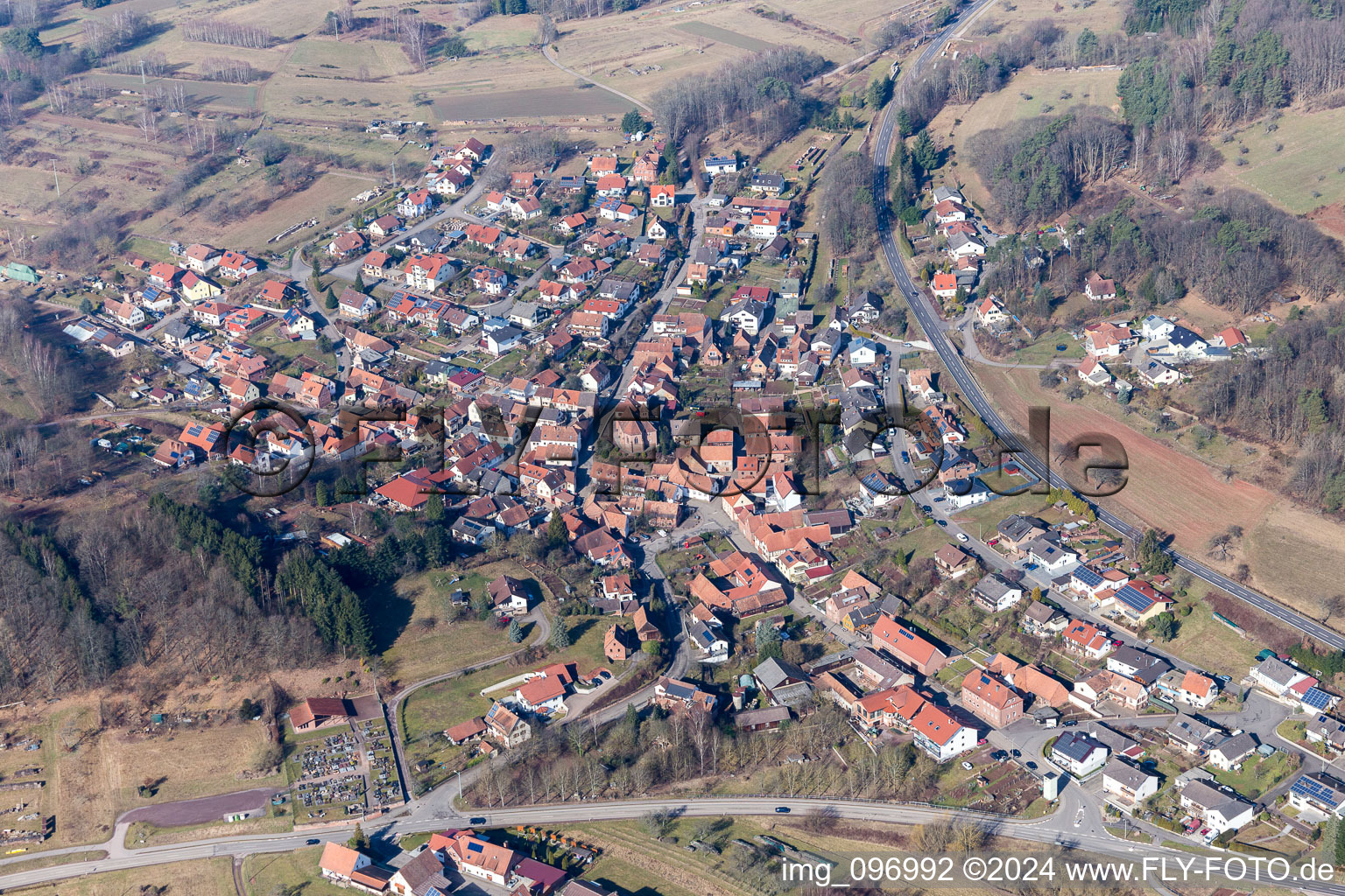 Vue aérienne de Champs agricoles et surfaces utilisables à Völkersweiler dans le département Rhénanie-Palatinat, Allemagne