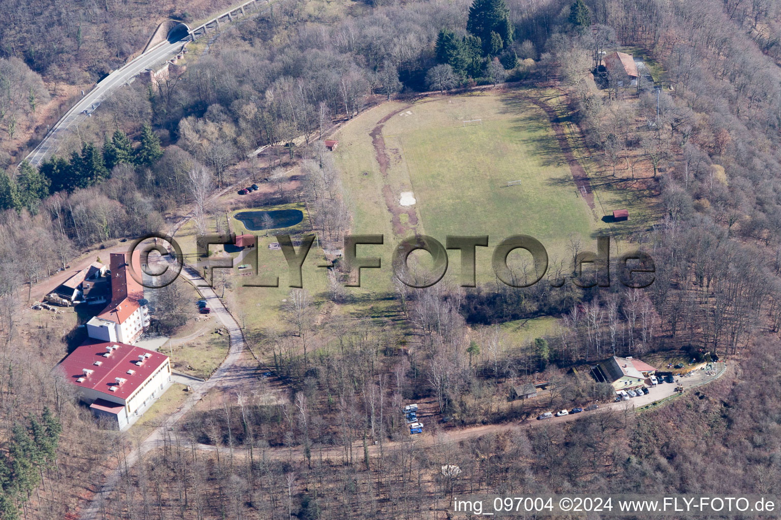 Vue oblique de Annweiler am Trifels dans le département Rhénanie-Palatinat, Allemagne