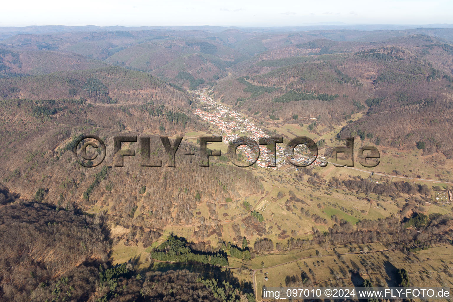 Image drone de Eußerthal dans le département Rhénanie-Palatinat, Allemagne