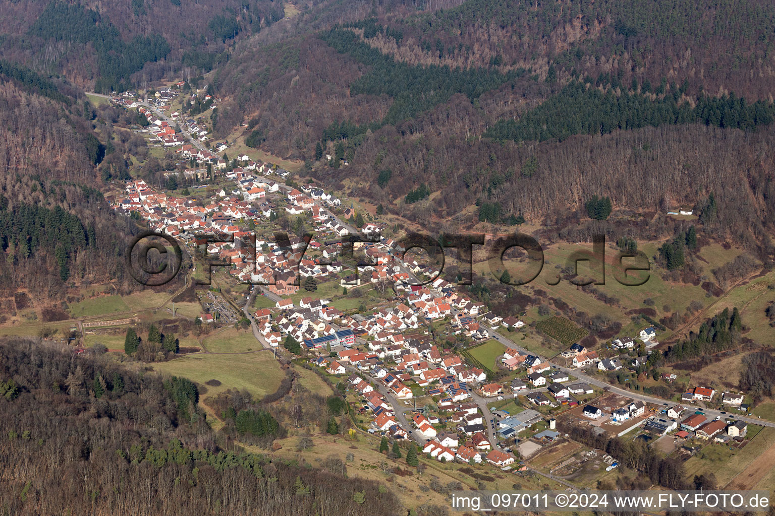 Eußerthal dans le département Rhénanie-Palatinat, Allemagne du point de vue du drone