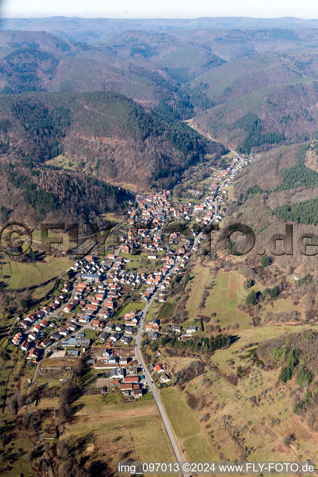 Enregistrement par drone de Ramberg dans le département Rhénanie-Palatinat, Allemagne