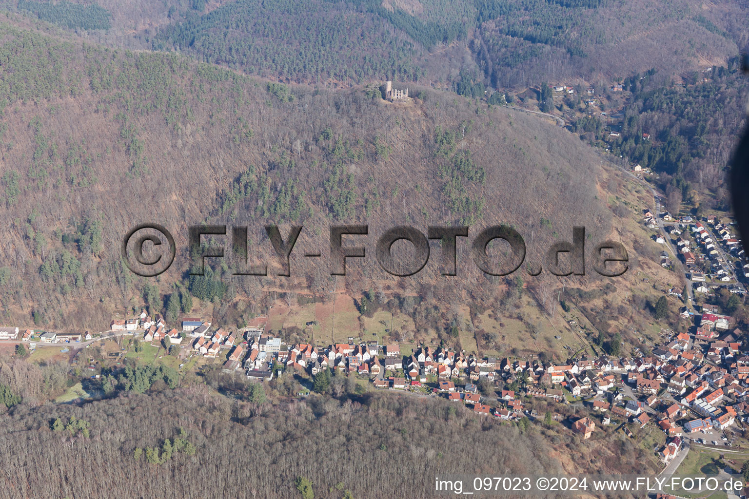 Image drone de Ramberg dans le département Rhénanie-Palatinat, Allemagne