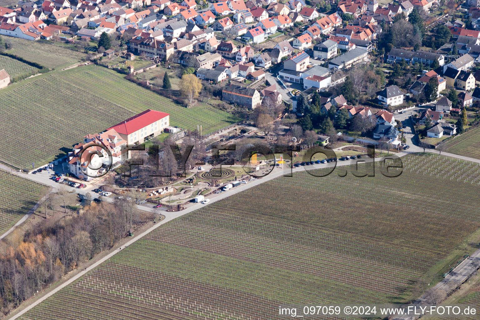 Vue aérienne de Centre de loisirs - parc d'attractions alla hopp! à Edenkoben dans le département Rhénanie-Palatinat, Allemagne