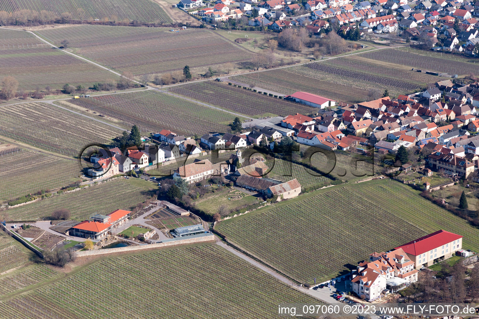 Vue aérienne de Alla hopp ! salle d'exercice et de réunion sur le chantier de construction à Edenkoben dans le département Rhénanie-Palatinat, Allemagne