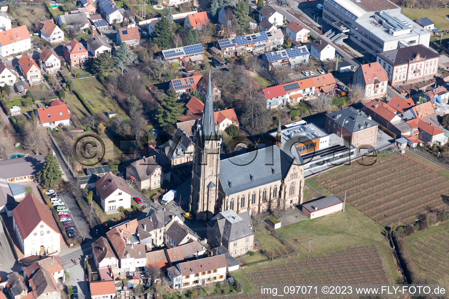 Edenkoben dans le département Rhénanie-Palatinat, Allemagne vu d'un drone