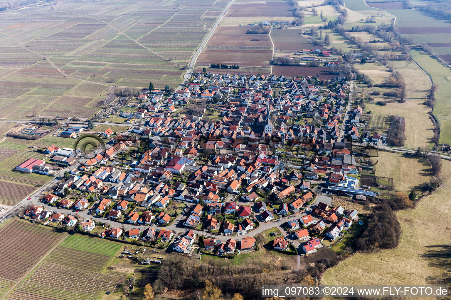 Champs agricoles et surfaces utilisables à Venningen dans le département Rhénanie-Palatinat, Allemagne vue d'en haut