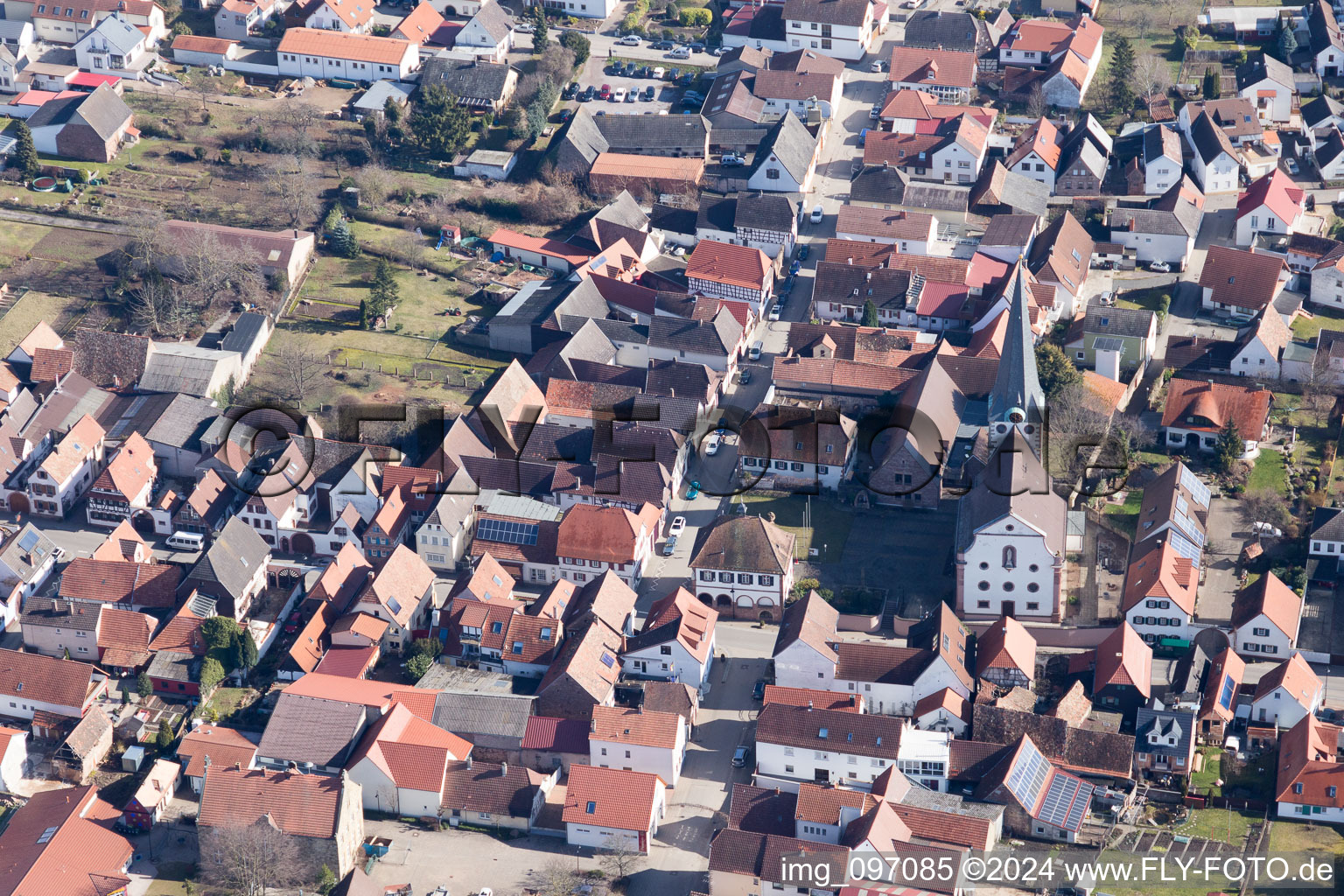 Vue d'oiseau de Venningen dans le département Rhénanie-Palatinat, Allemagne