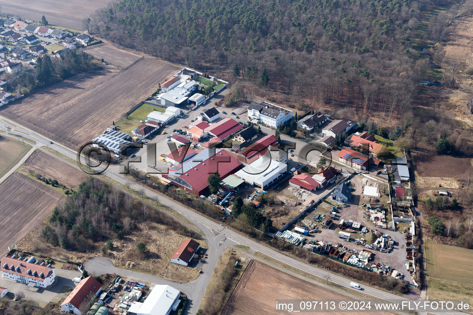 Harthausen dans le département Rhénanie-Palatinat, Allemagne d'un drone