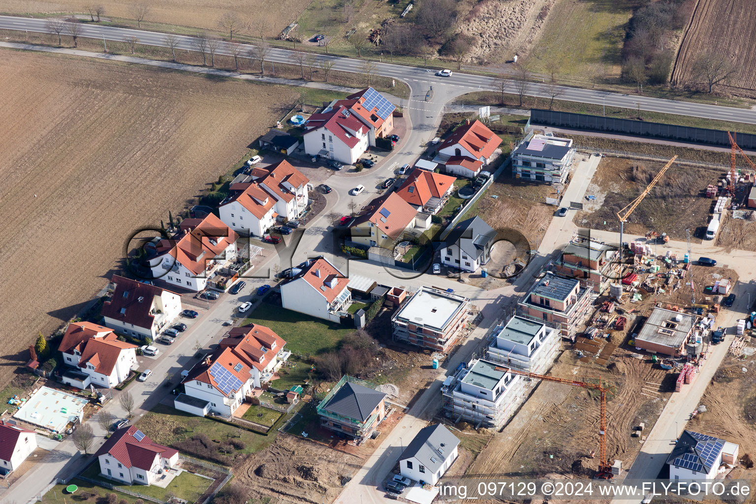 Vue aérienne de Salierstrasse à le quartier Heiligenstein in Römerberg dans le département Rhénanie-Palatinat, Allemagne