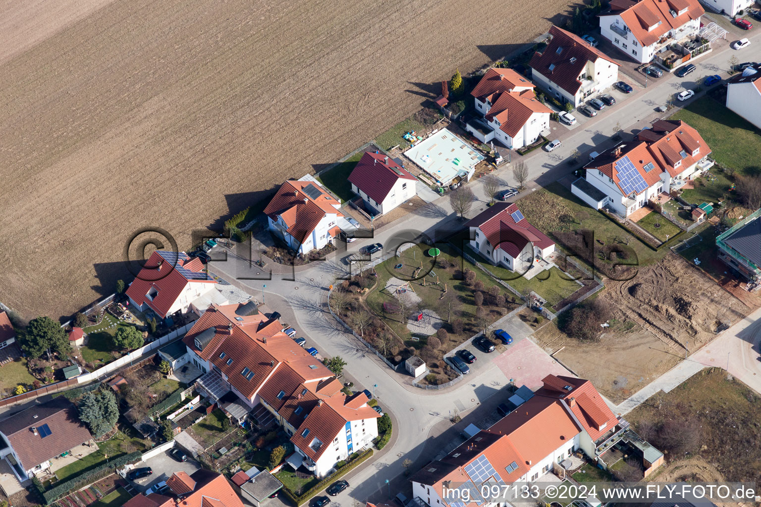 Vue aérienne de Salierstrasse à le quartier Heiligenstein in Römerberg dans le département Rhénanie-Palatinat, Allemagne