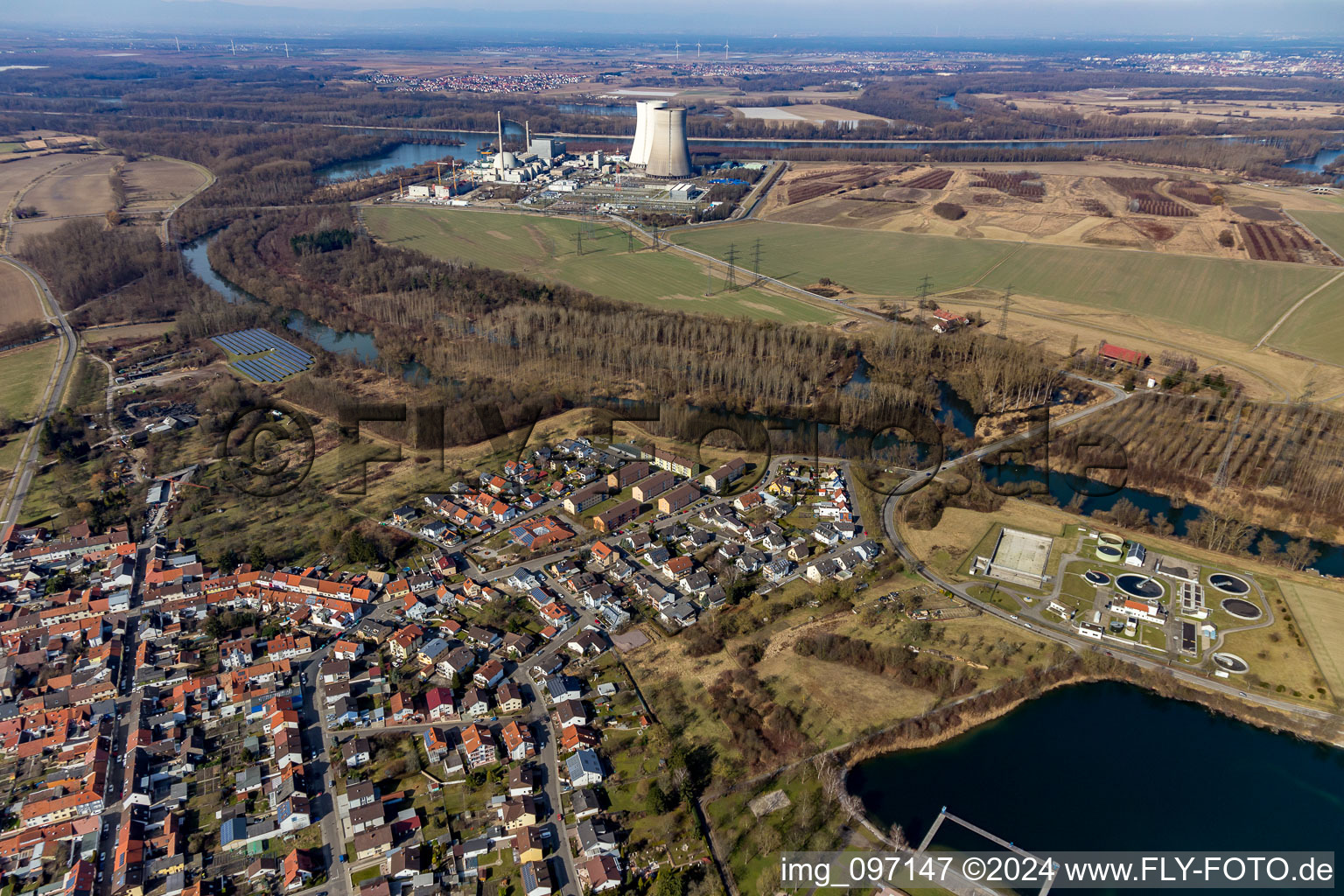 Philippsburg dans le département Bade-Wurtemberg, Allemagne du point de vue du drone