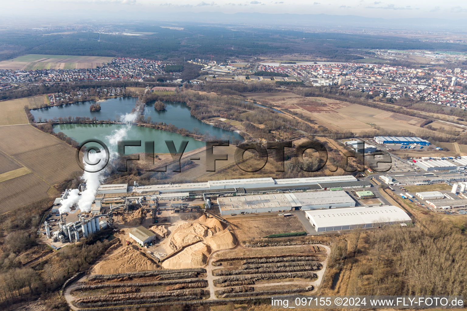 Vue aérienne de Locaux de l'usine Nolte Holzwerkstoff GmbH & Co. KG à Germersheim dans le département Rhénanie-Palatinat, Allemagne