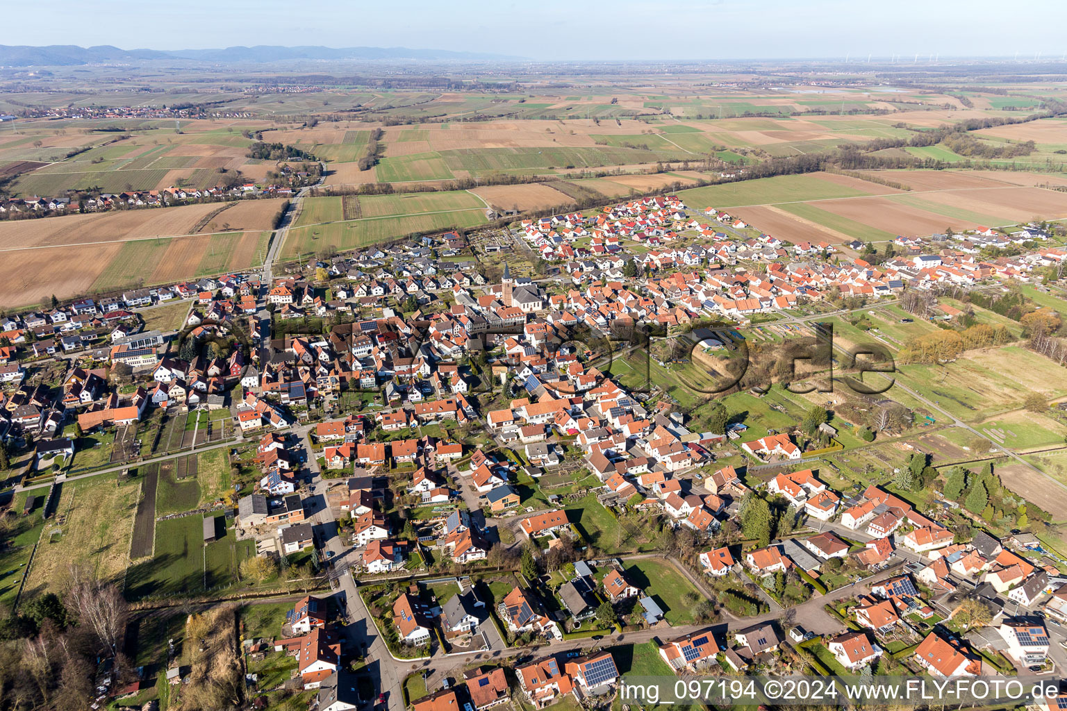 Vue aérienne de Vue des rues et des maisons des quartiers résidentiels à le quartier Schaidt in Wörth am Rhein dans le département Rhénanie-Palatinat, Allemagne