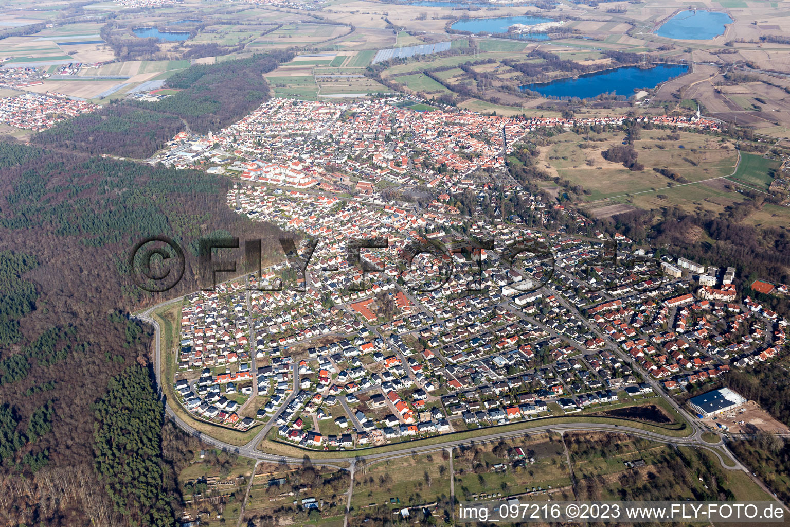 Vue aérienne de Jockgrim dans le département Rhénanie-Palatinat, Allemagne