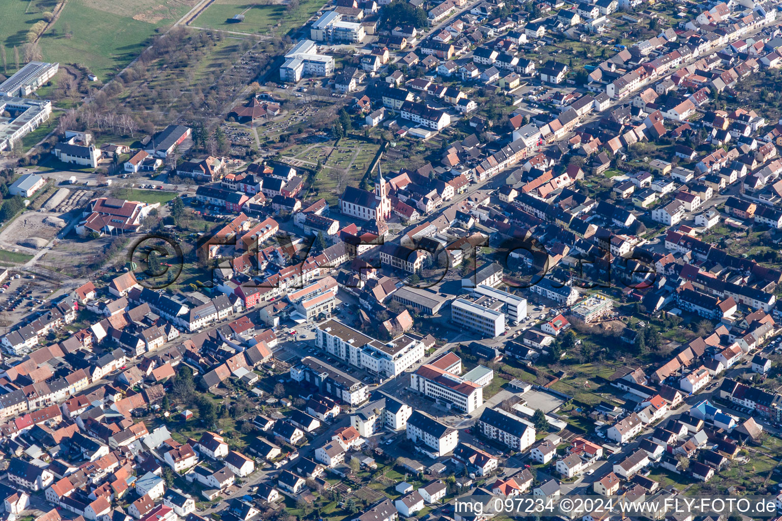 Vue aérienne de Rue Haupt à le quartier Blankenloch in Stutensee dans le département Bade-Wurtemberg, Allemagne