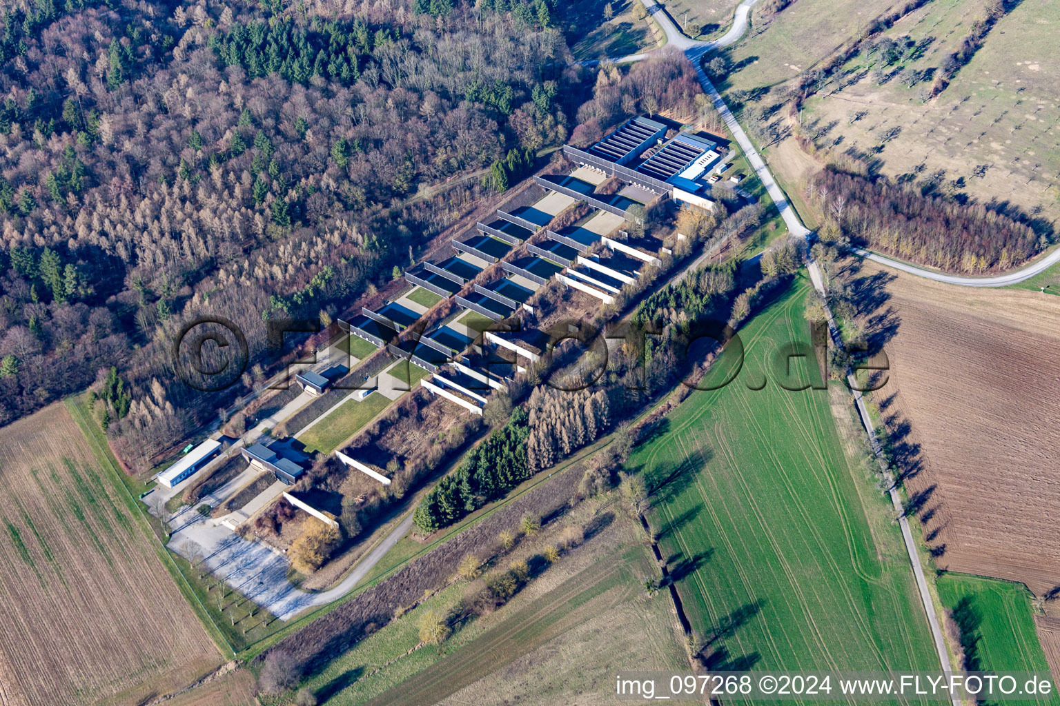 Vue aérienne de Champ de tir de localisation Bruchsal à le quartier Obergrombach in Bruchsal dans le département Bade-Wurtemberg, Allemagne