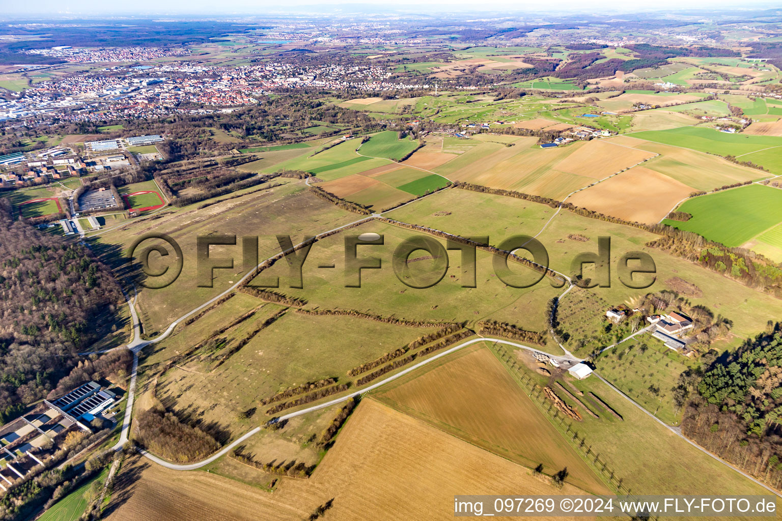 Vue aérienne de StOÜbPl Bruchsal lieu de parachutisme à le quartier Obergrombach in Bruchsal dans le département Bade-Wurtemberg, Allemagne