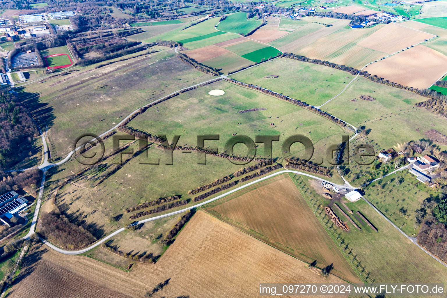 Vue aérienne de StOÜbPl Bruchsal lieu de parachutisme à le quartier Obergrombach in Bruchsal dans le département Bade-Wurtemberg, Allemagne