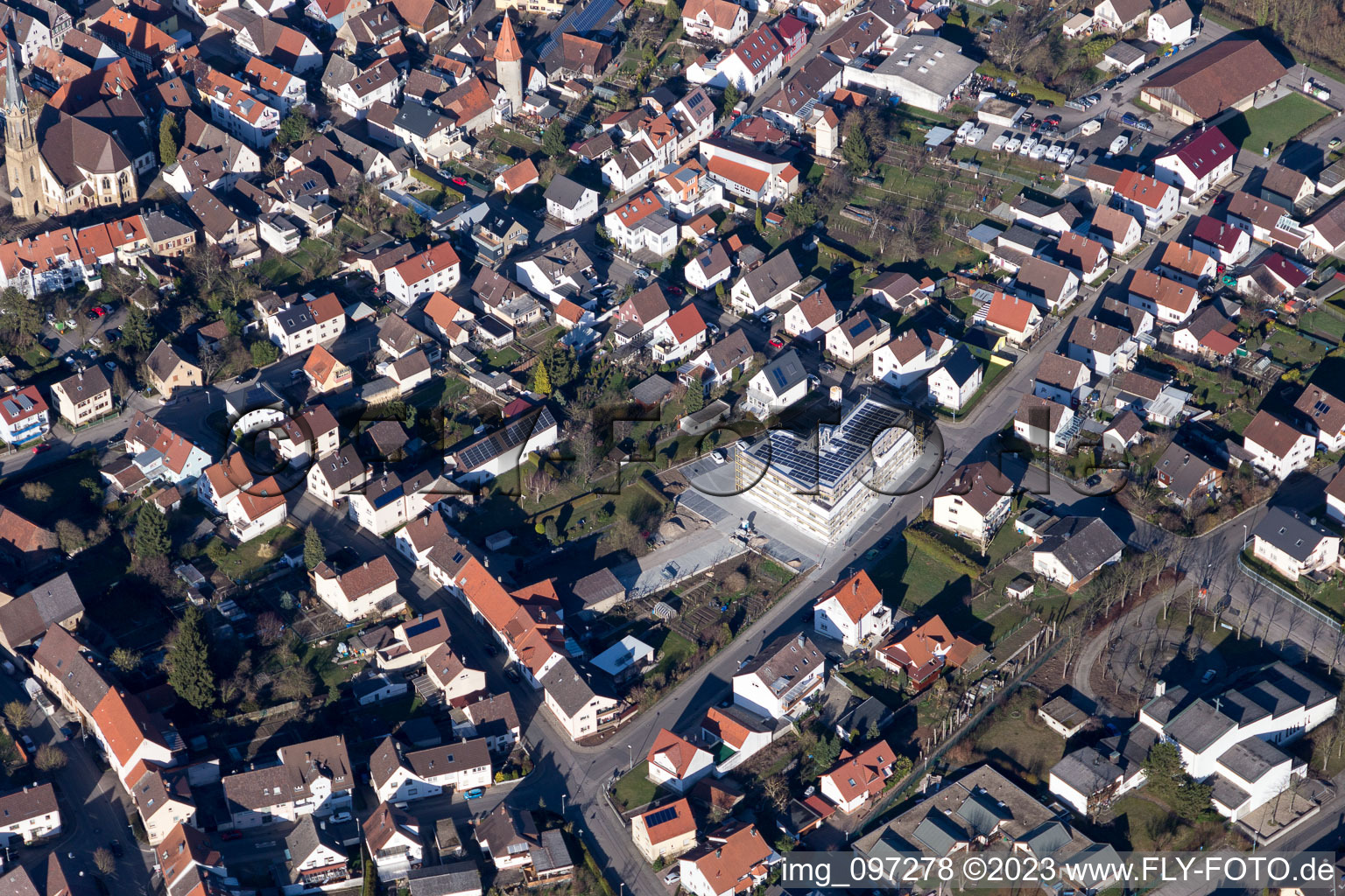 Vue aérienne de Centre médical sur Heidolfstr à le quartier Heidelsheim in Bruchsal dans le département Bade-Wurtemberg, Allemagne