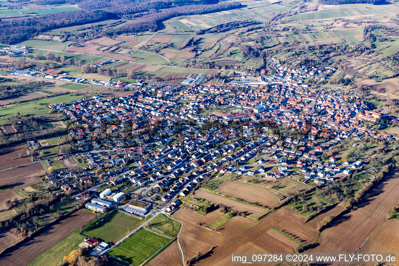 Vue aérienne de Quartier Unteröwisheim in Kraichtal dans le département Bade-Wurtemberg, Allemagne