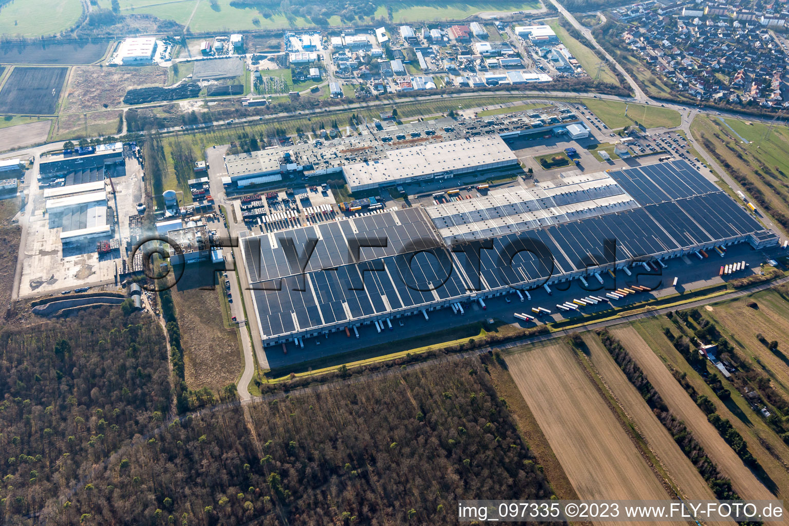 Enregistrement par drone de Pneus Goodyear Dunlop Allemagne à Philippsburg dans le département Bade-Wurtemberg, Allemagne
