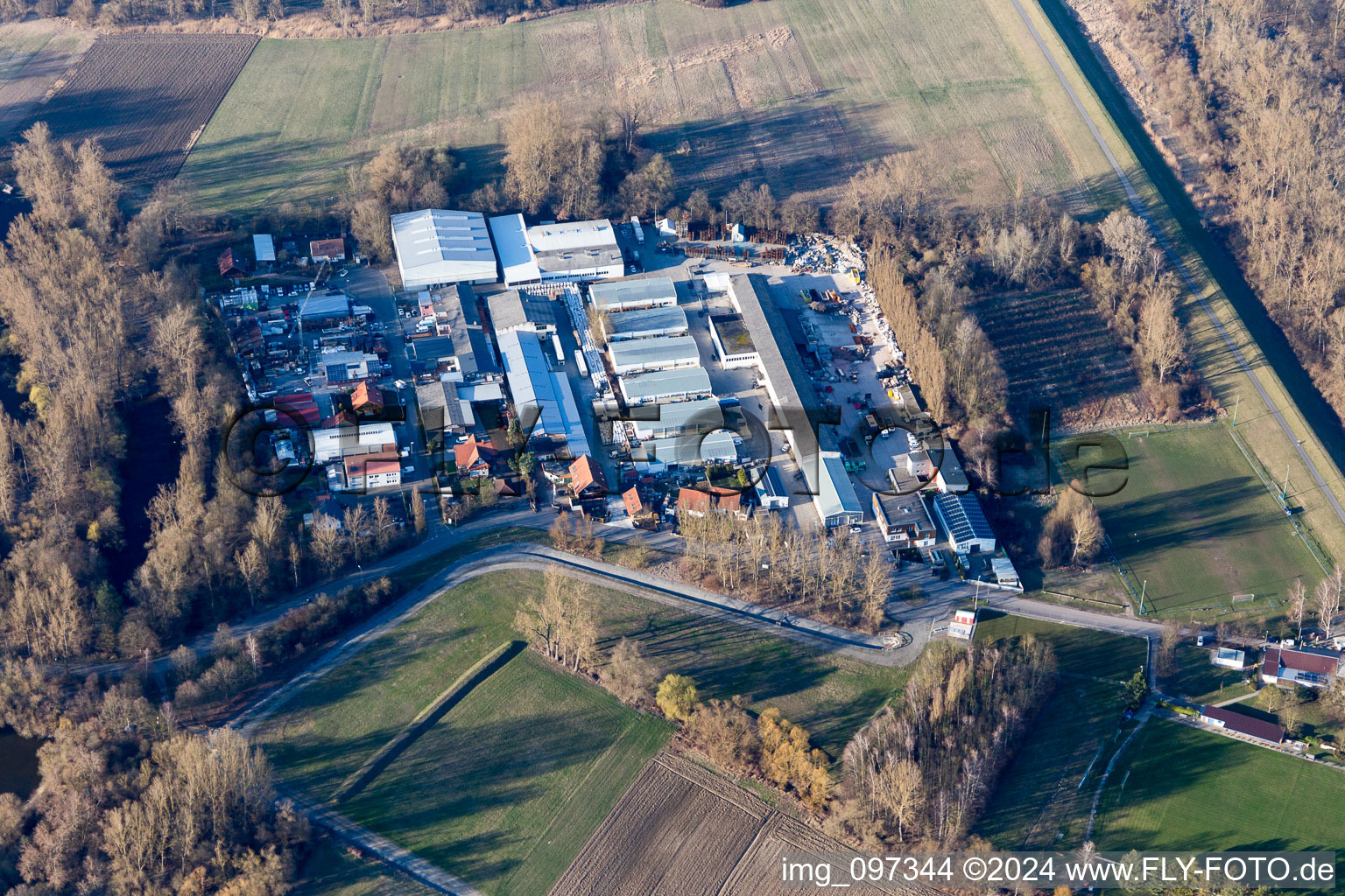 Vue aérienne de Zone industrielle à Rauhweiden à le quartier Heiligenstein in Römerberg dans le département Rhénanie-Palatinat, Allemagne