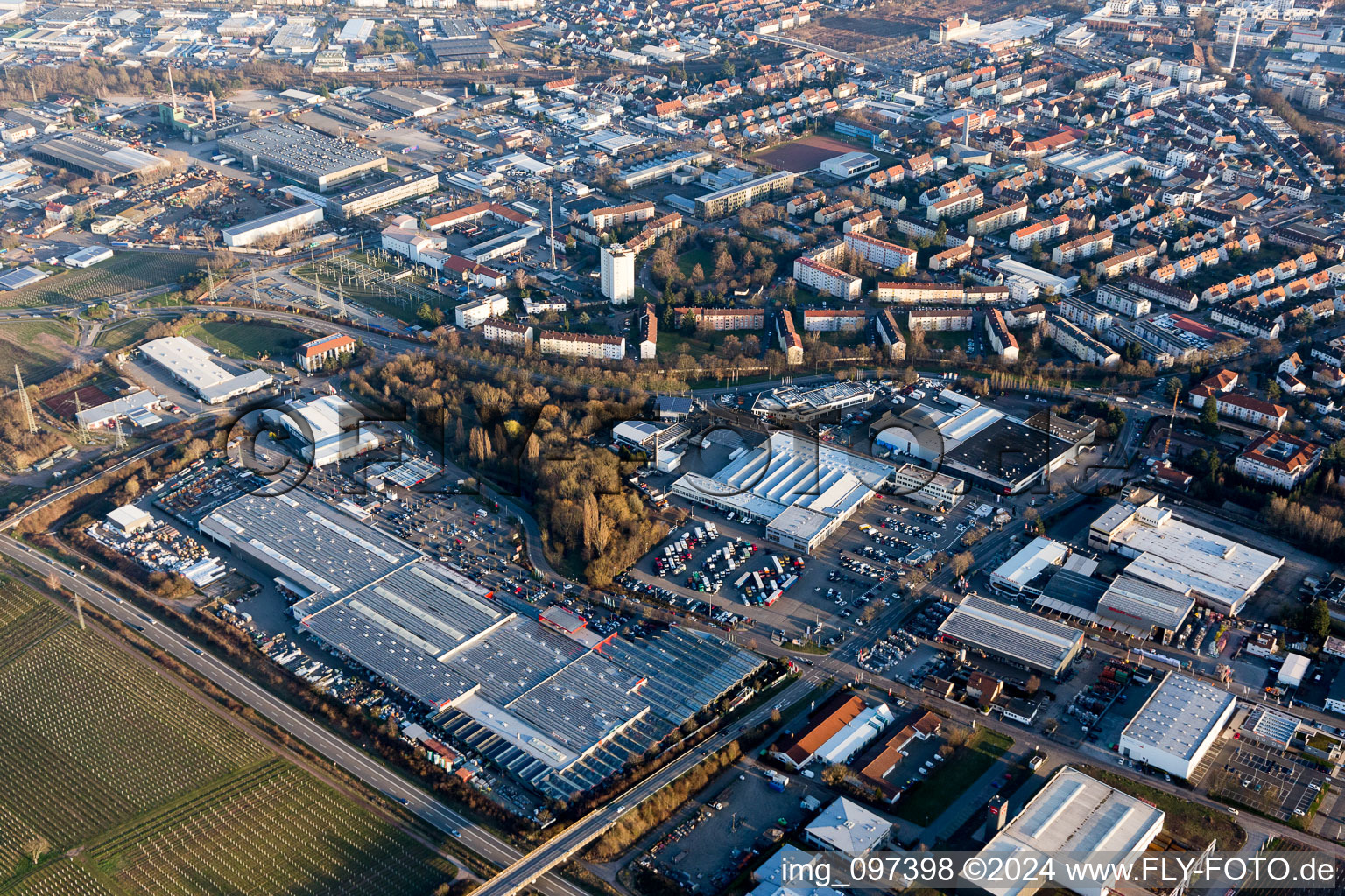 Zone industrielle du Nord à Landau in der Pfalz dans le département Rhénanie-Palatinat, Allemagne depuis l'avion