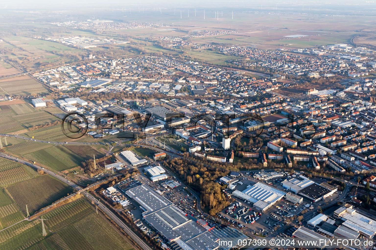 Vue d'oiseau de Zone industrielle du Nord à Landau in der Pfalz dans le département Rhénanie-Palatinat, Allemagne