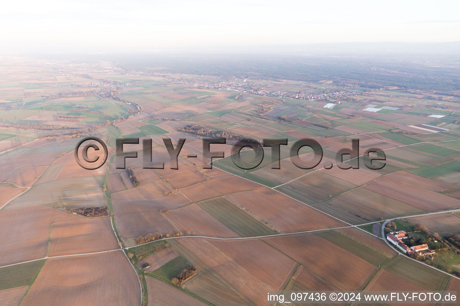 Oberotterbach dans le département Rhénanie-Palatinat, Allemagne depuis l'avion