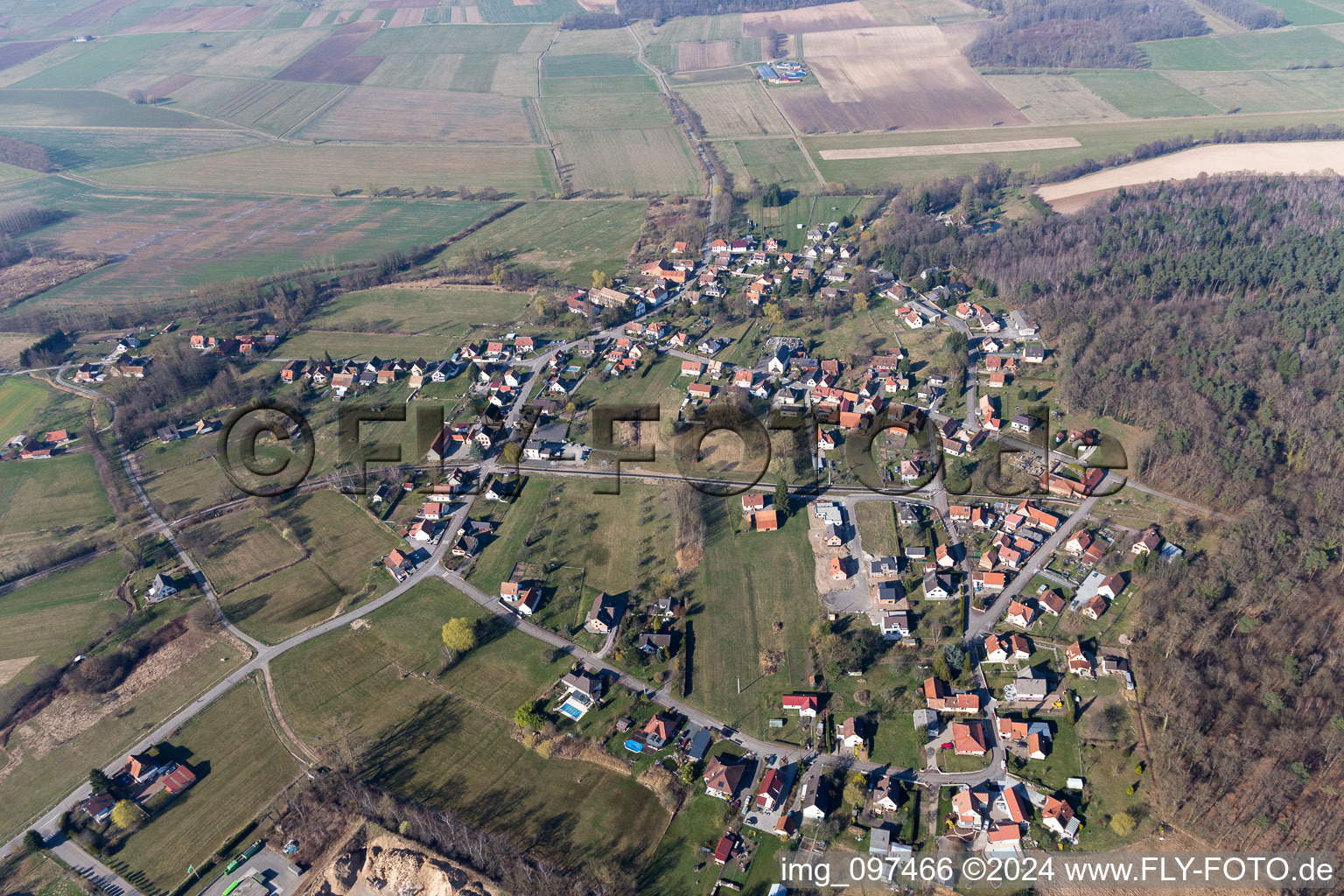 Vue aérienne de Biblisheim dans le département Bas Rhin, France