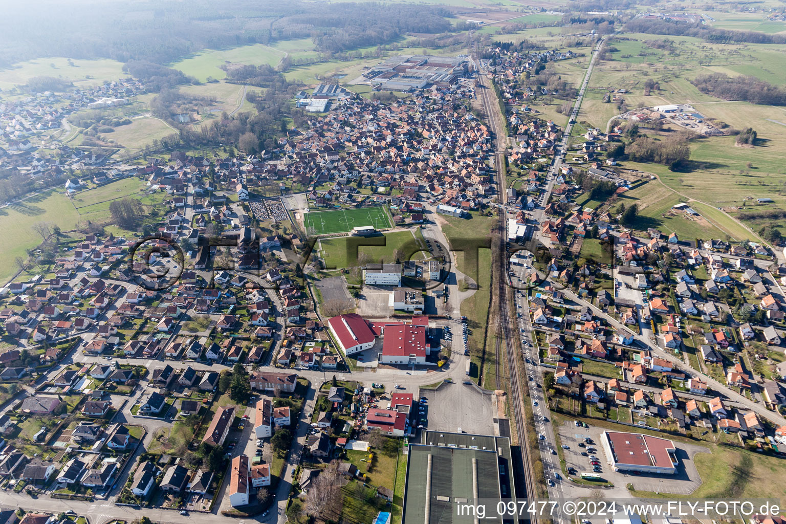 Vue aérienne de Mertzwiller dans le département Bas Rhin, France