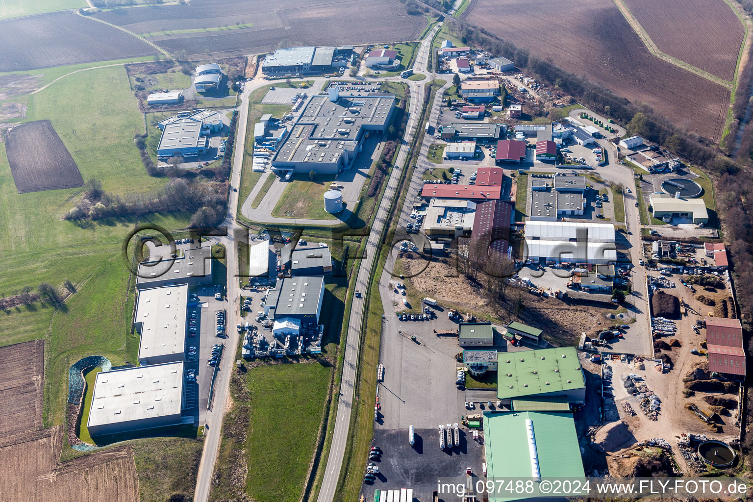 Vue aérienne de Zone commerciale et implantation d'entreprise à Niedermodern dans le département Bas Rhin, France