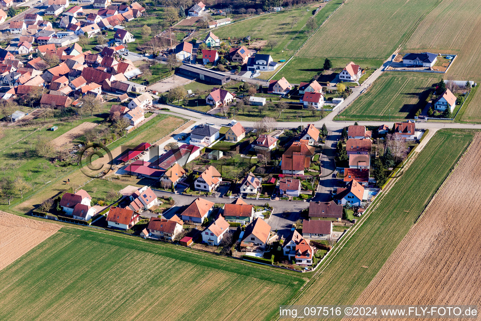 Vue aérienne de Ettendorf dans le département Bas Rhin, France