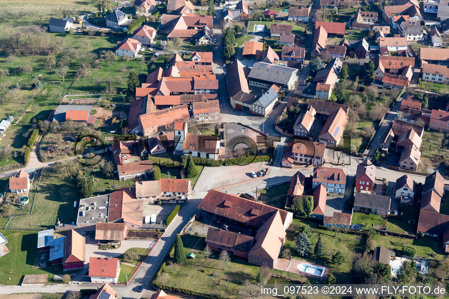 Vue d'oiseau de Ettendorf dans le département Bas Rhin, France