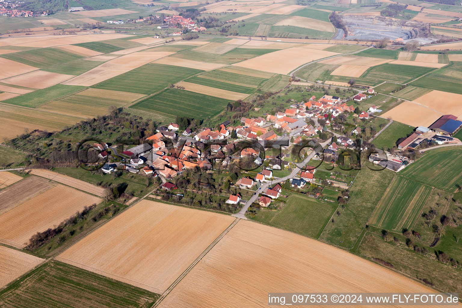 Vue aérienne de Zœbersdorf dans le département Bas Rhin, France