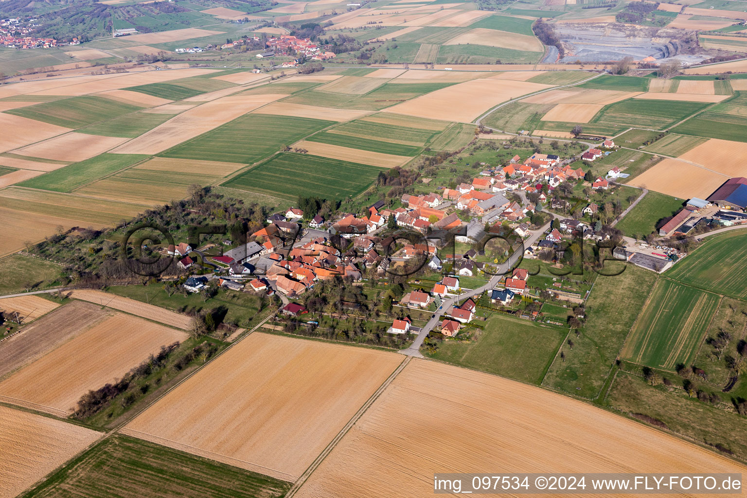 Vue aérienne de Zöbersdorf à Zœbersdorf dans le département Bas Rhin, France