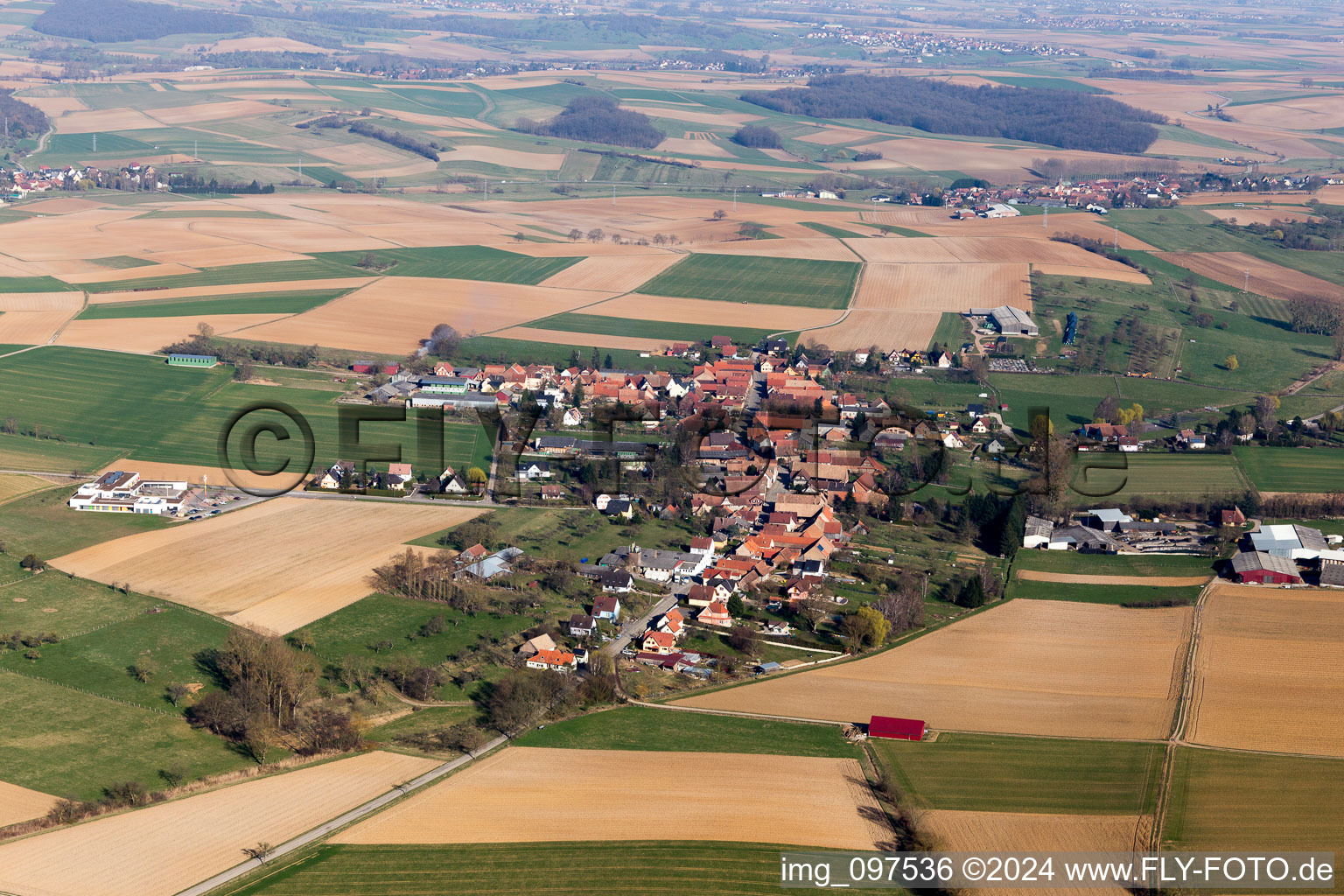 Vue aérienne de Wickersheim-Wilshausen dans le département Bas Rhin, France