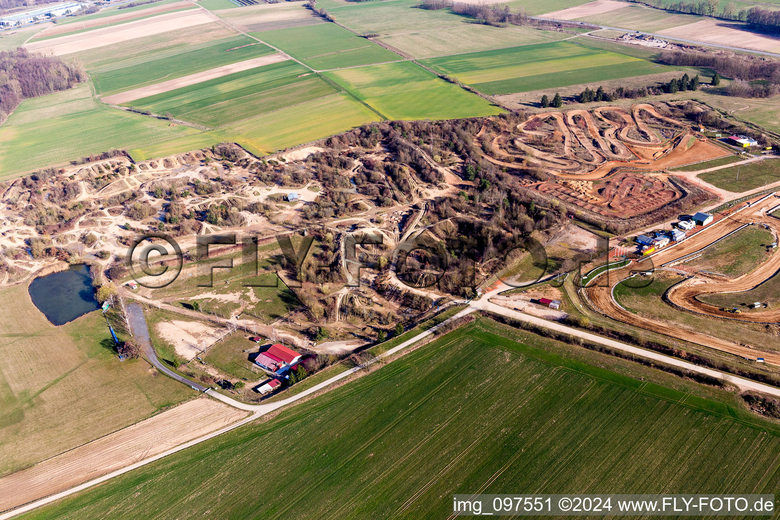 Vue aérienne de Piste 4x4 - Parkour Club 4x4 Vallée de la Zorn - Alsace Off Road - Centre Tout Terrain Steinbourg à Steinbourg dans le département Bas Rhin, France