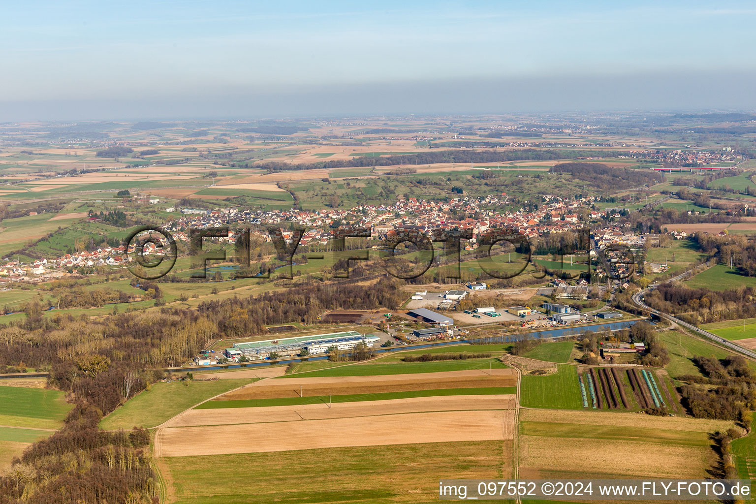 Vue aérienne de Zones riveraines de la Zorn à Steinbourg dans le département Bas Rhin, France