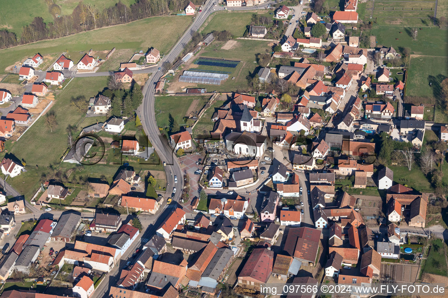 Vue aérienne de Lupstein dans le département Bas Rhin, France