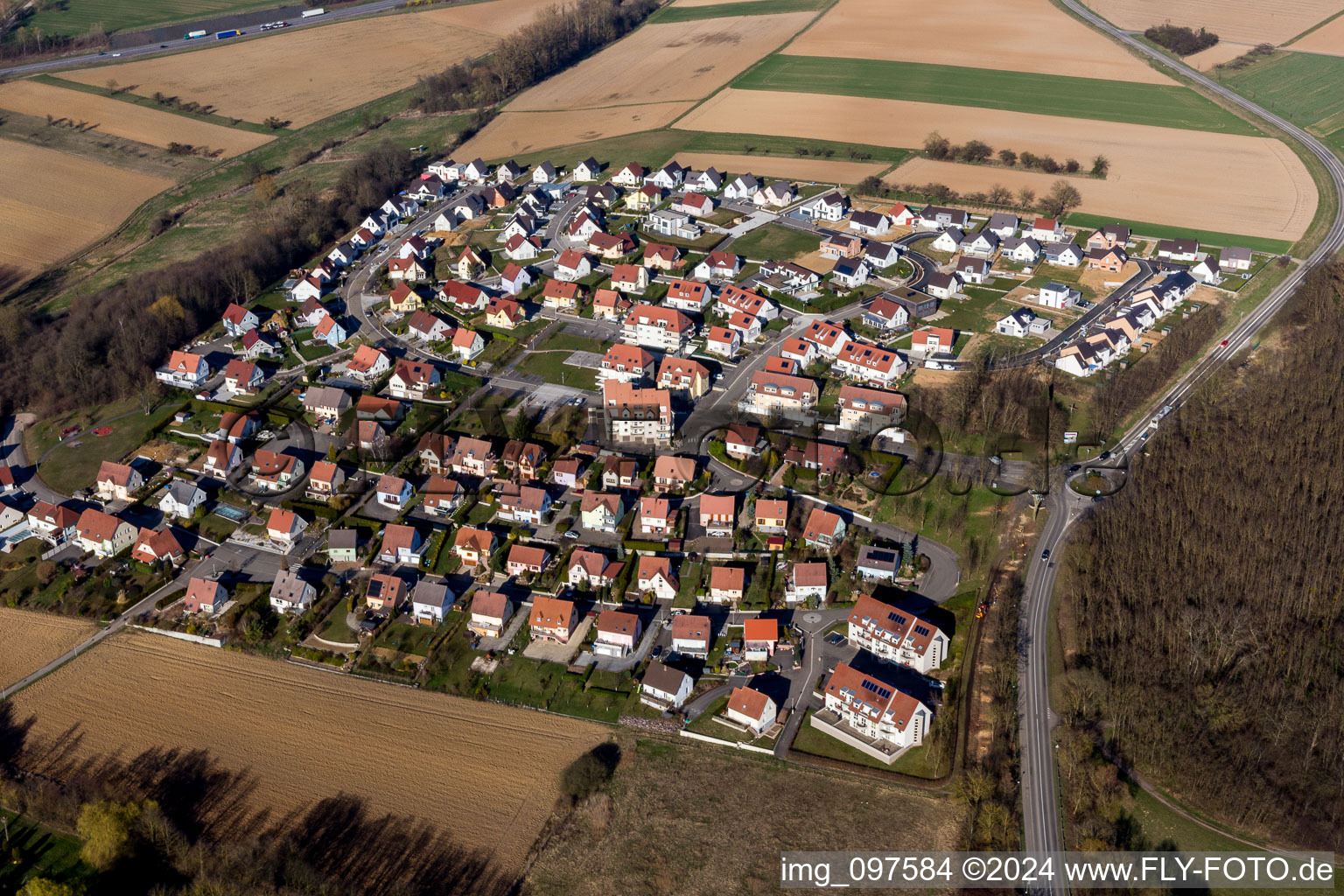 Vue oblique de Hochfelden dans le département Bas Rhin, France