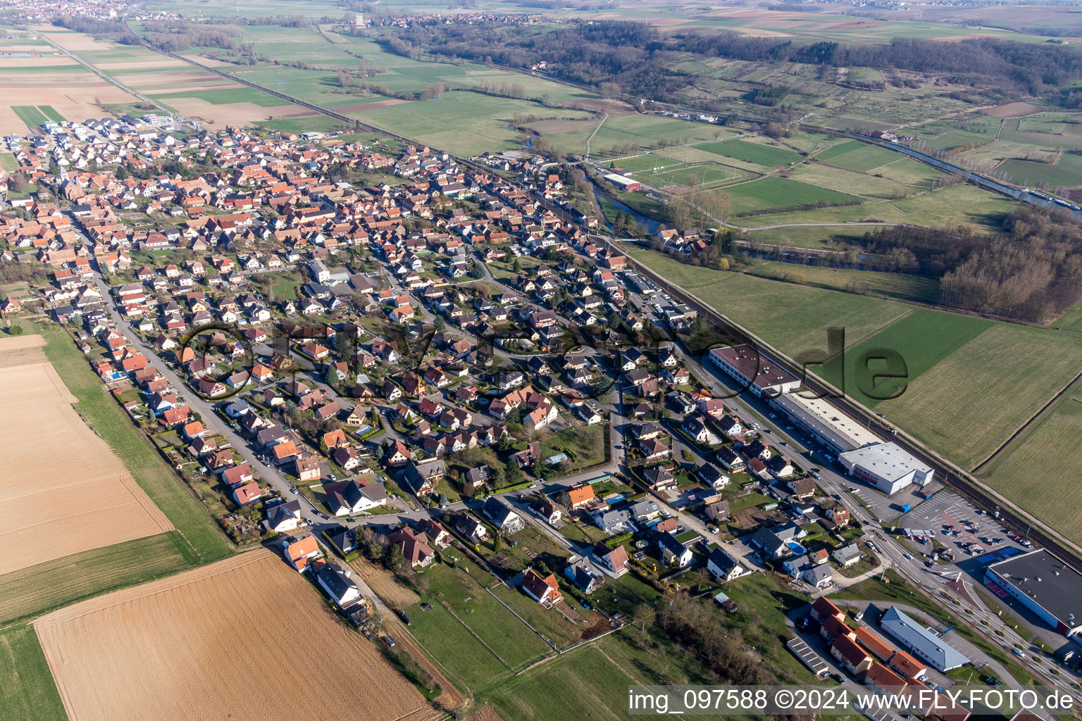 Hochfelden dans le département Bas Rhin, France depuis l'avion