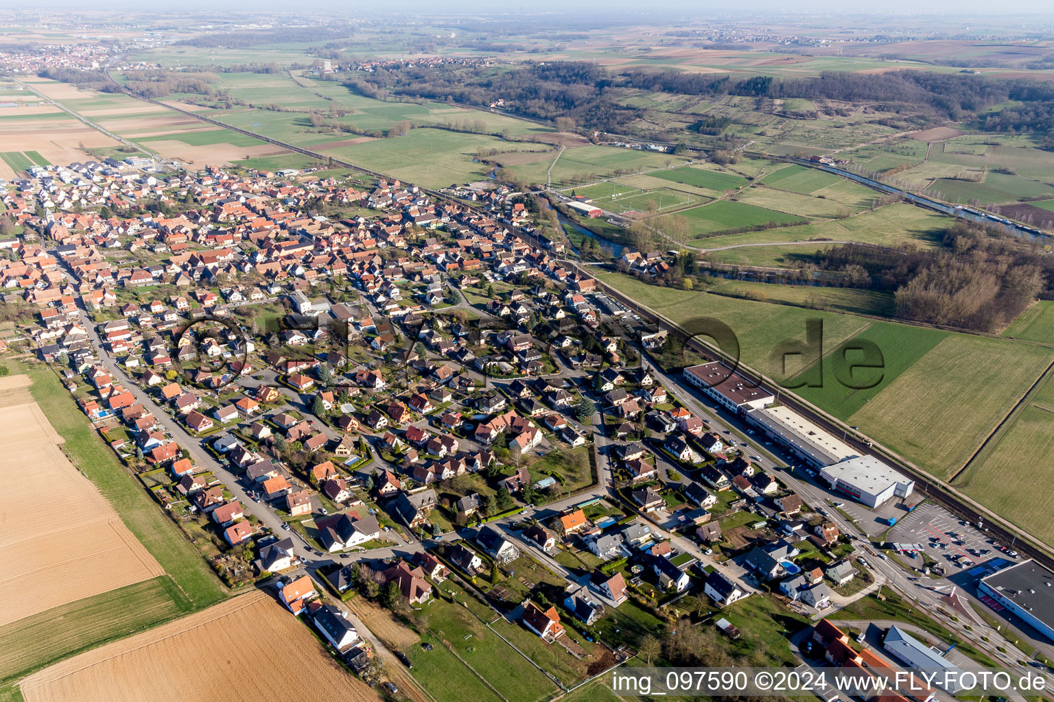 Hochfelden dans le département Bas Rhin, France vue du ciel