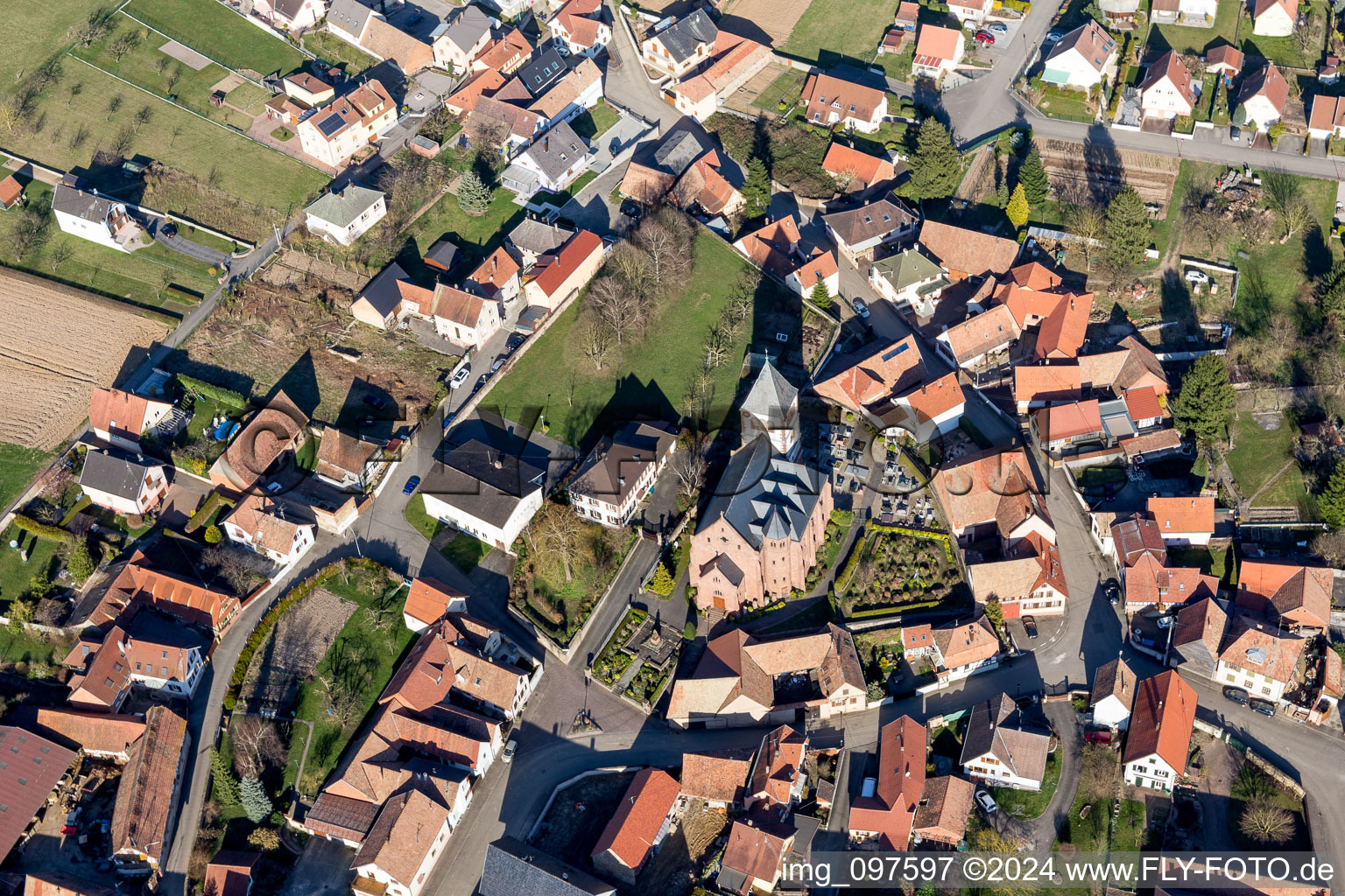 Vue aérienne de Schwindratzheim dans le département Bas Rhin, France