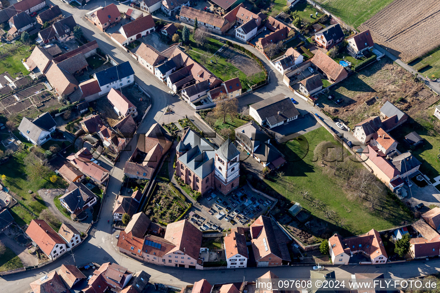 Vue d'oiseau de Schwindratzheim dans le département Bas Rhin, France