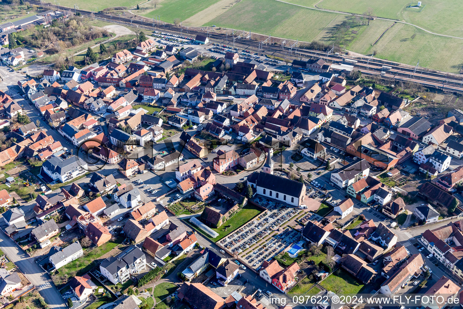 Vue aérienne de Mommenheim dans le département Bas Rhin, France