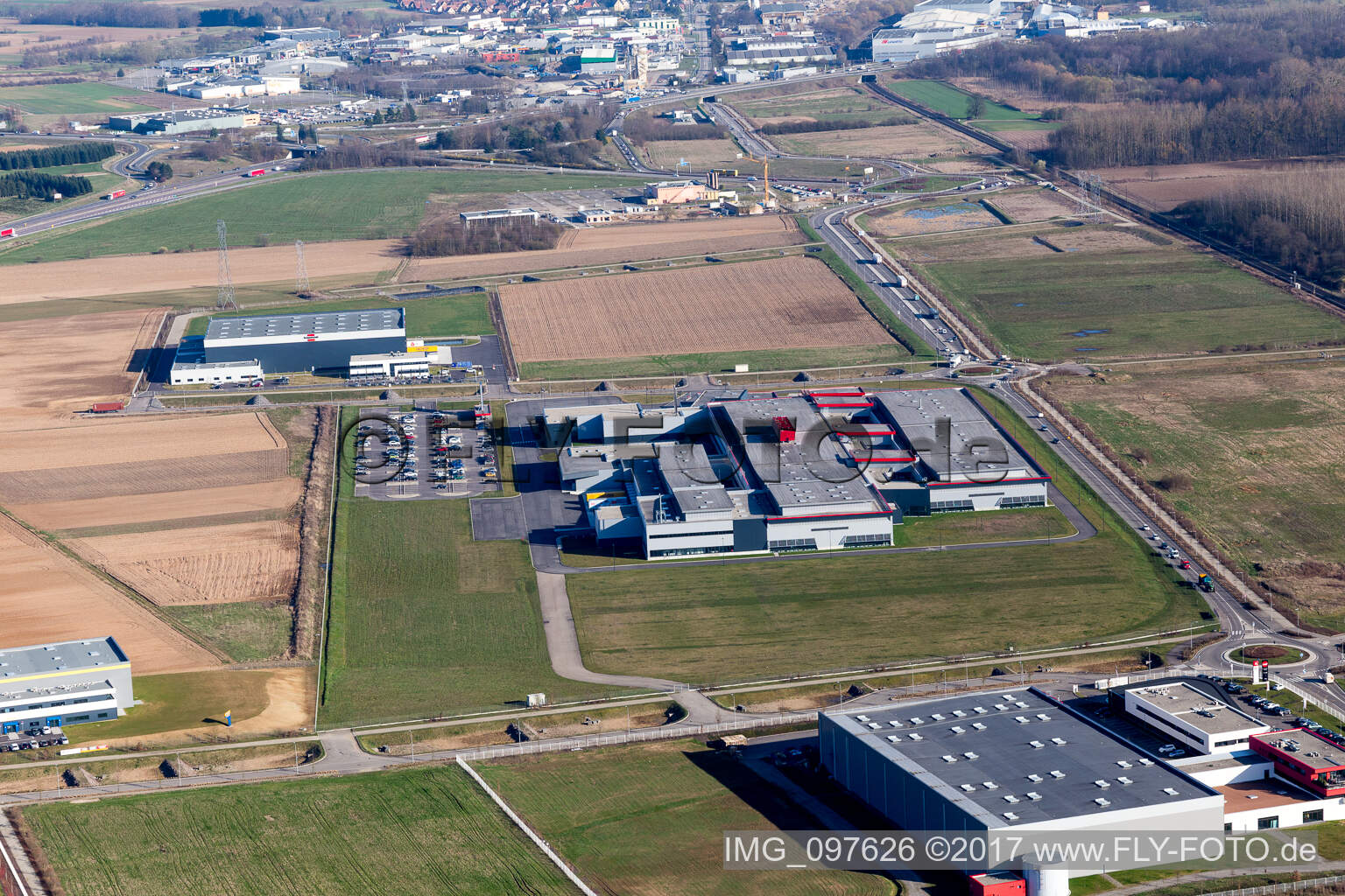 Vue aérienne de Site de l'usine SEW-USOCOME à Brumath à Bernolsheim à Mommenheim dans le département Bas Rhin, France