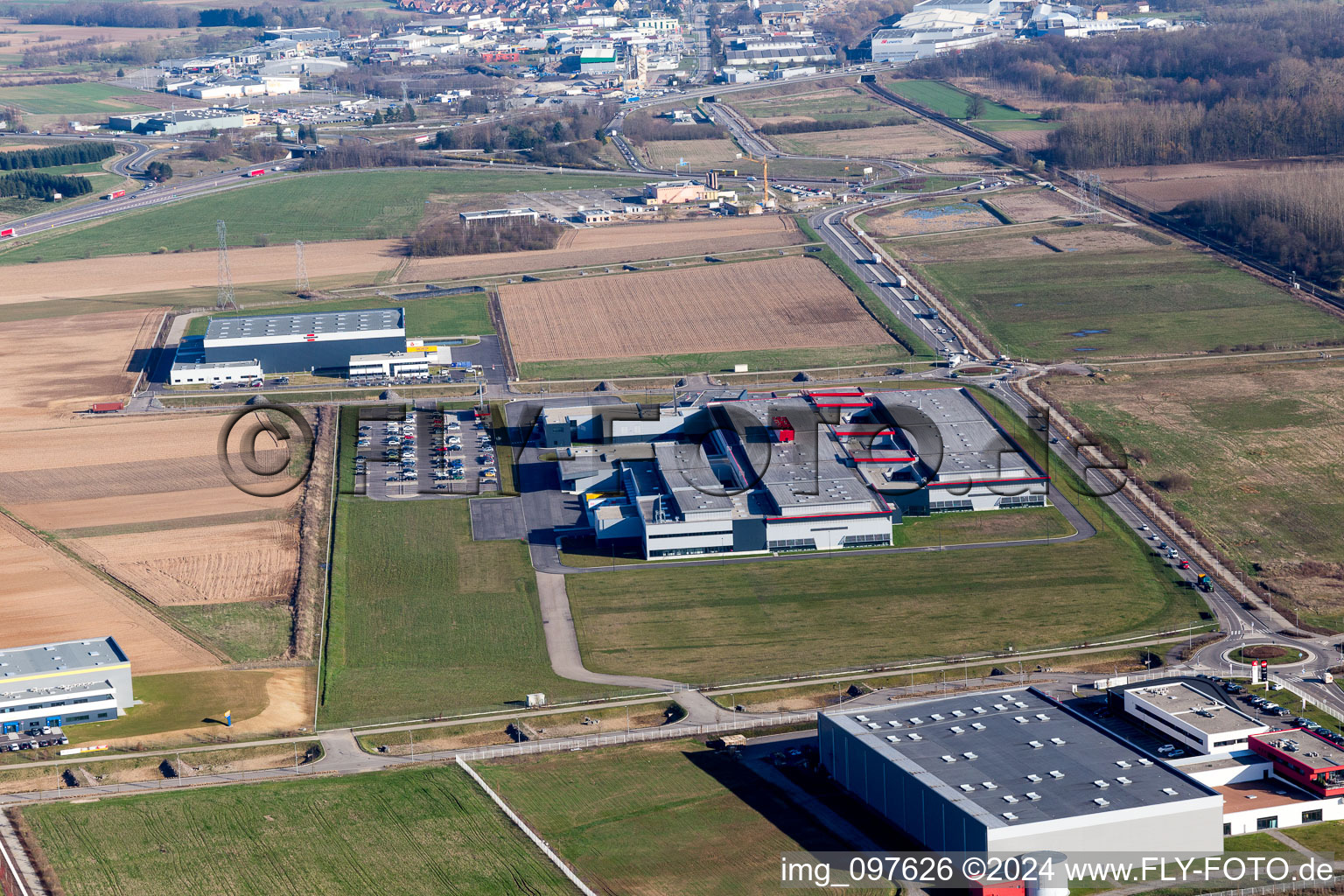 Vue aérienne de Site de l'usine SEW-USOCOME à Brumath à Bernolsheim à Mommenheim dans le département Bas Rhin, France