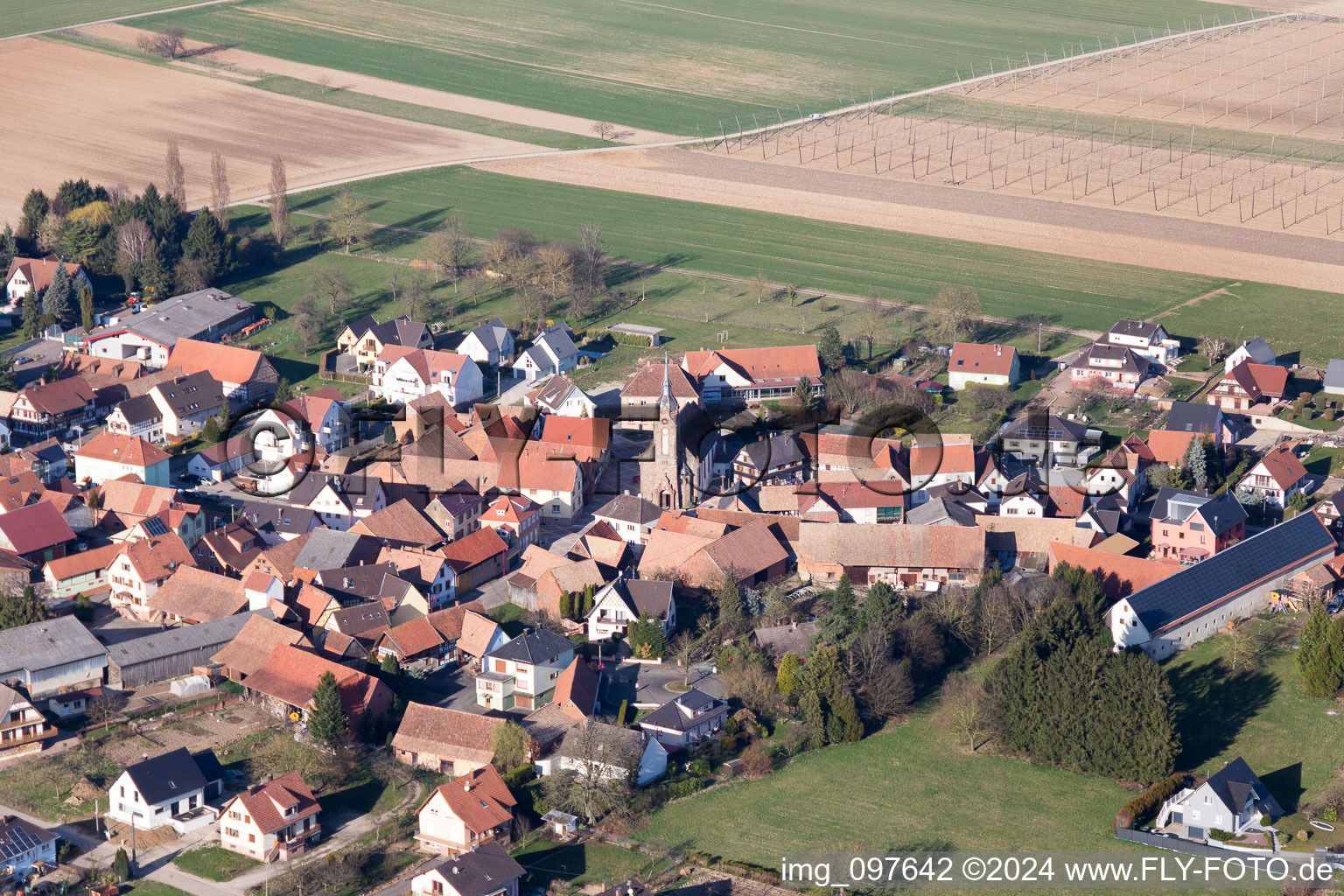 Vue aérienne de Bernolsheim dans le département Bas Rhin, France